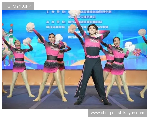 武术套路选手动作规范节奏鲜明，展现劲力通达与艺术表现力。