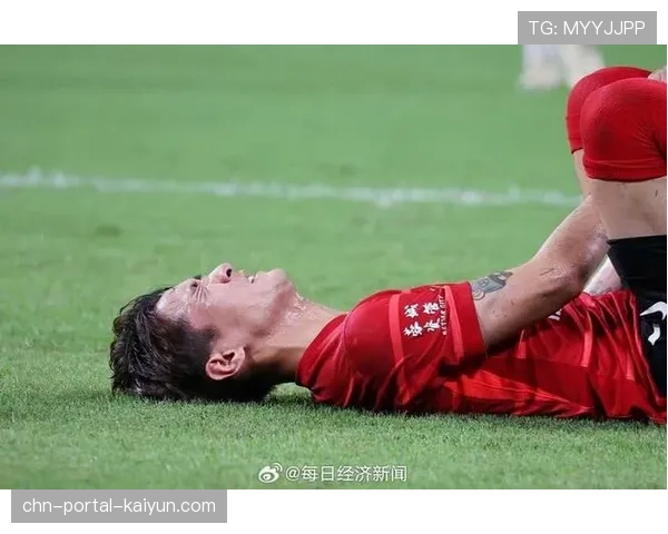 青岛西海岸1-1长春亚泰，亚泰凭借直接任意球世界波扳平